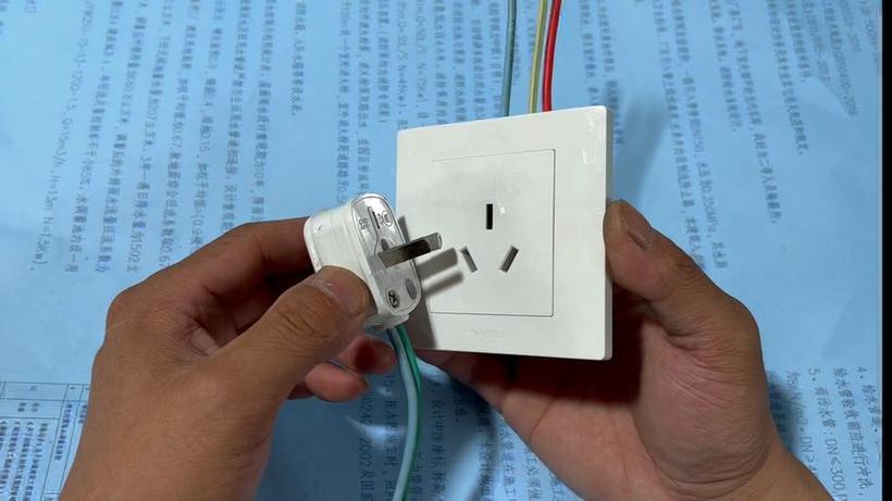 三个插头的铁片断了一个还能用吗缩略图