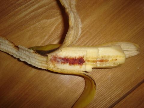 香蕉果肉有红褐色能吃吗