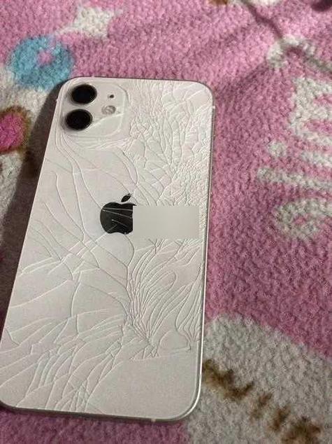 手机后玻璃壳裂缝怎么处理缩略图