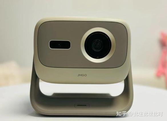 激光投影仪和普通投影仪哪个好缩略图