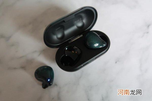 蓝牙耳机可以不放进充电仓吗缩略图