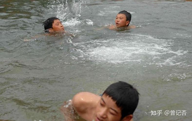 男孩小时候游泳尴尬经历知乎图标