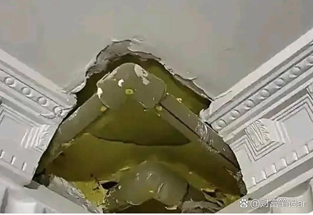 天花板突然掉下来预兆风水缩略图