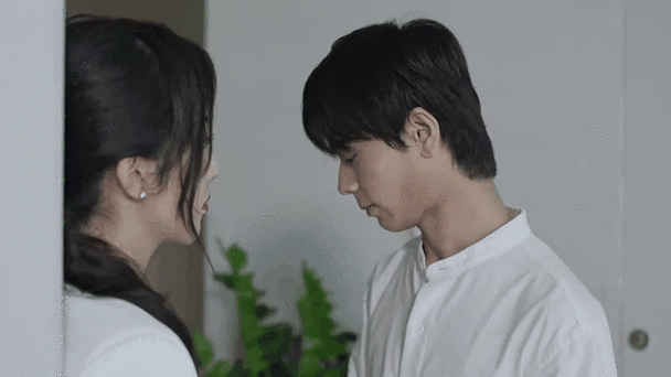 精灵:开局收服花子,我竟被女总裁强吻图标