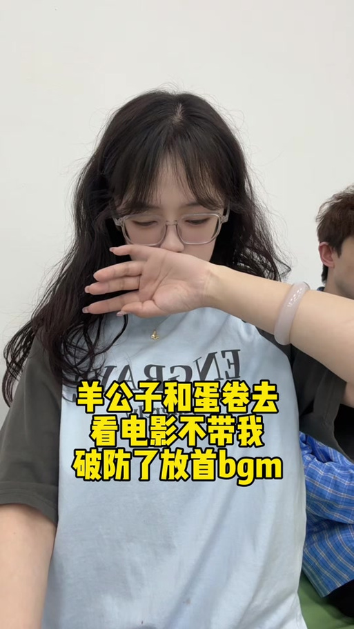 羊公子主动亲吻辣条图标