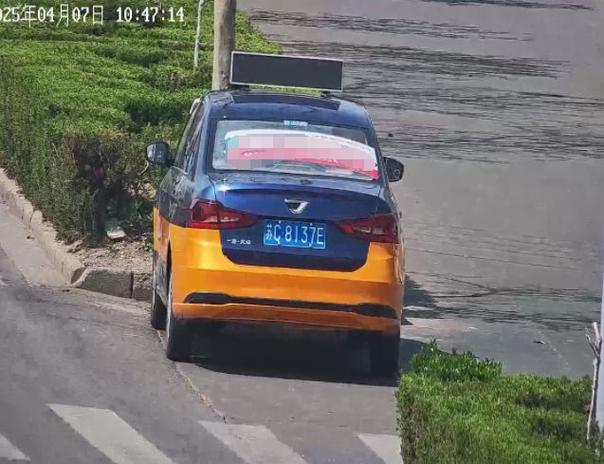车上有人违章停车被拍缩略图