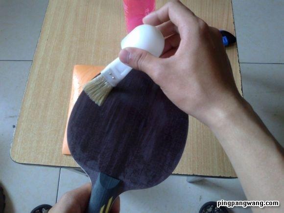 乒乓球拍撕掉膜后黏黏的怎么办图标