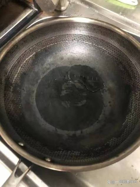 高压锅烧焦黑还能用吗