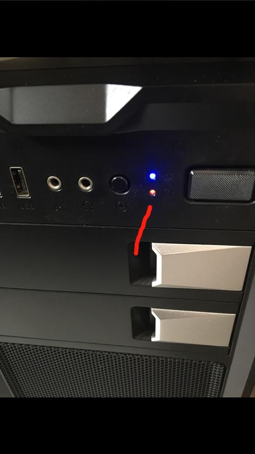 电脑机箱红灯一直亮怎么解决