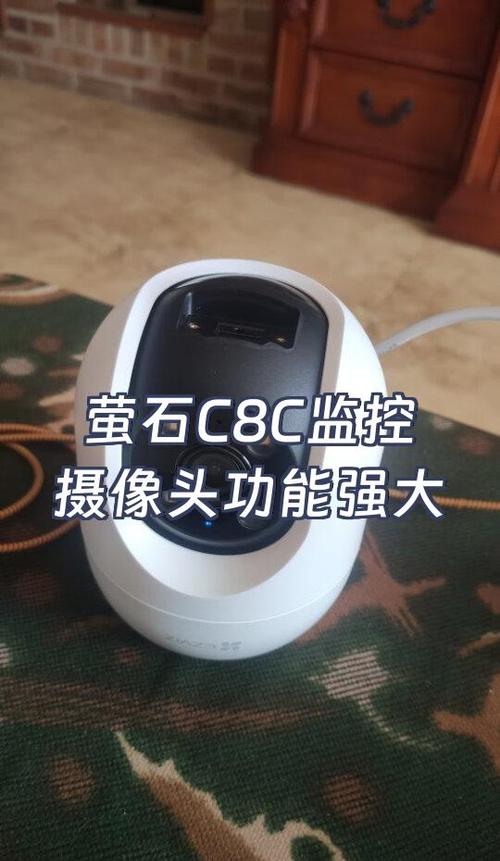 摄像头后面亮的两个红点是什么