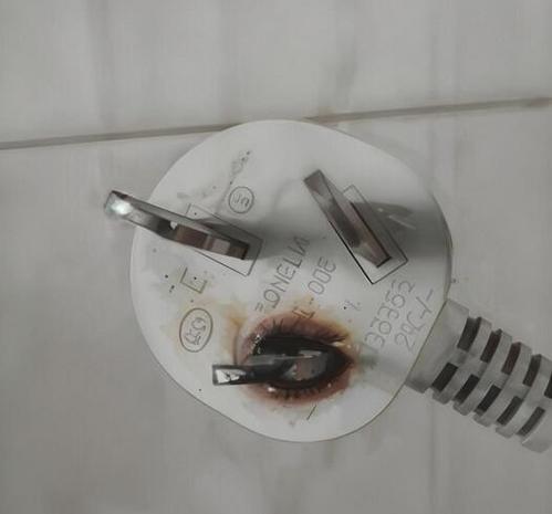 热水器插头发烫是插头问题吗缩略图