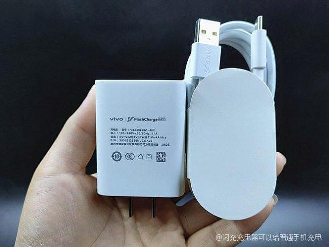 用闪充充电器会把普通手机充坏吗缩略图