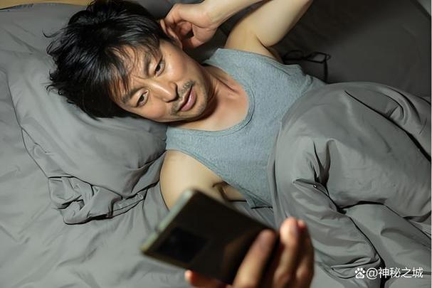 男朋友晚上睡觉非要打着电话缩略图
