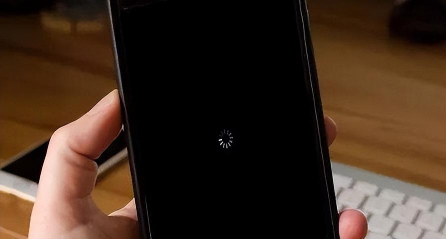 iphone手机黑屏中间一直转圈缩略图