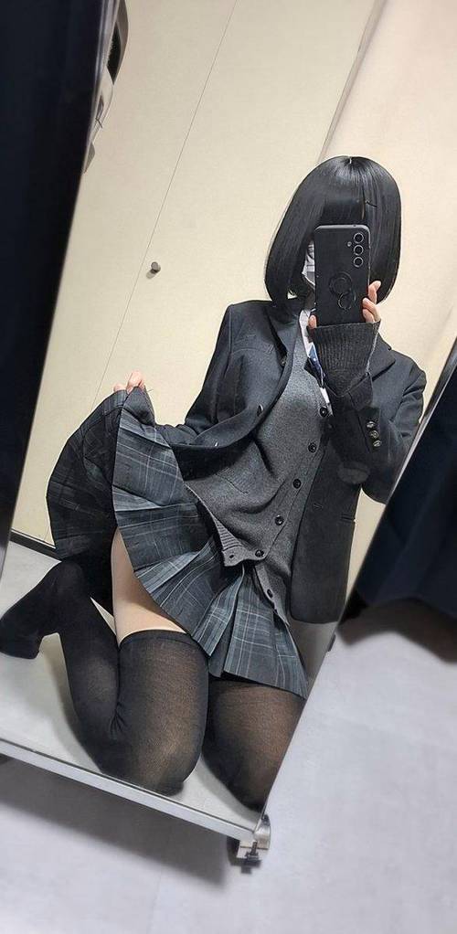 男孩偷偷穿女装心理正常吗