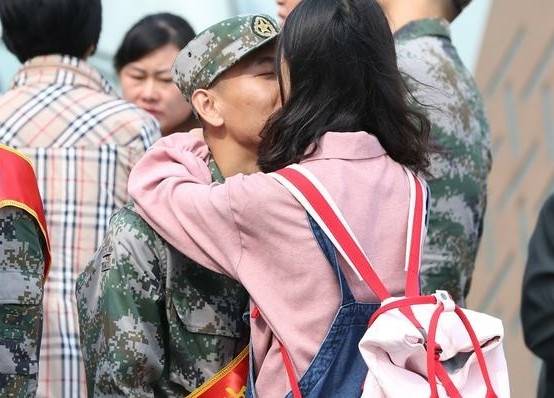 当兵男朋友一见面就要亲热正常吗