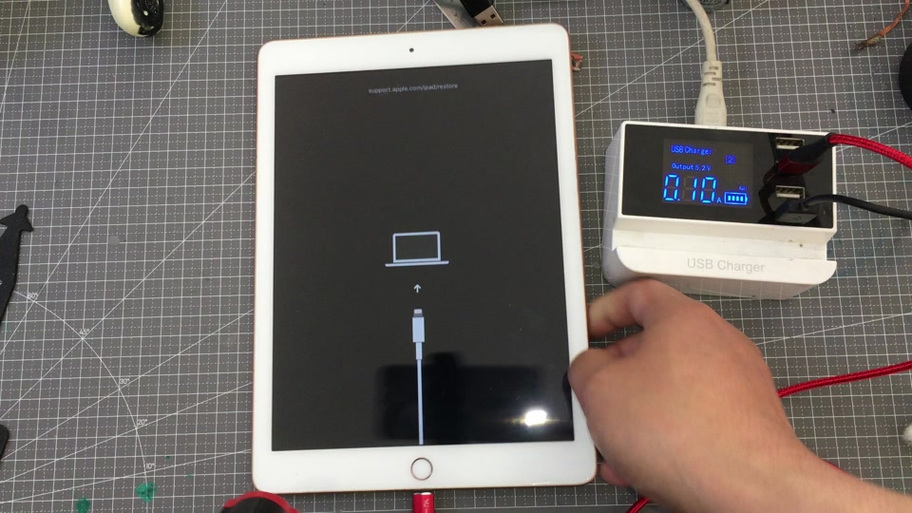 ipad充电一直闪白苹果