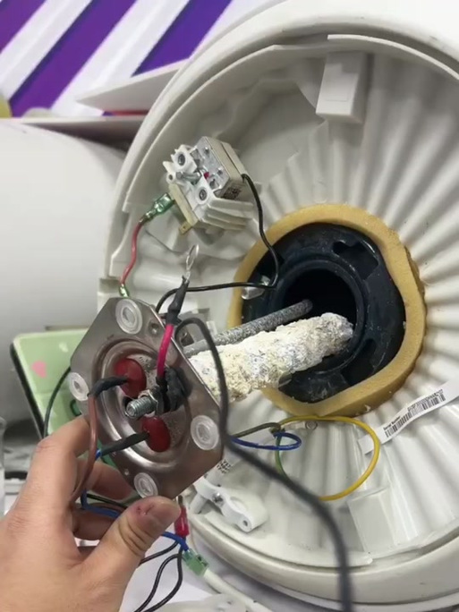 海尔热水器镁棒更换视频缩略图
