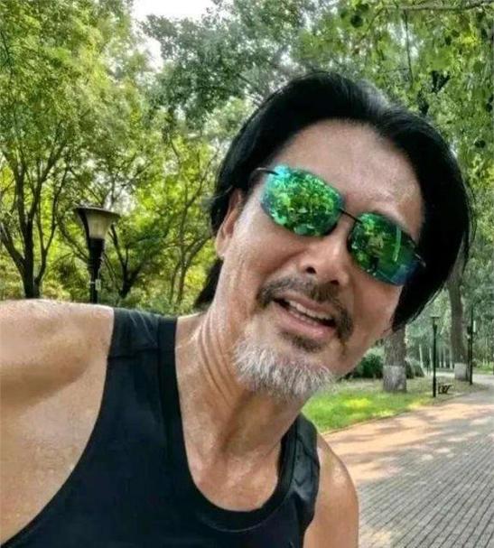 男人胡子变白了意味着什么图标