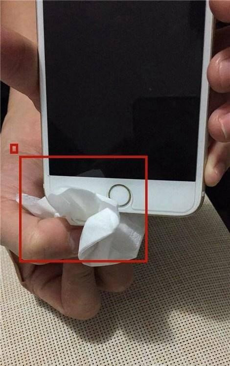 手机充电线在水里泡了还能用吗缩略图