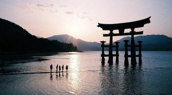 日本神社里的男的叫什么