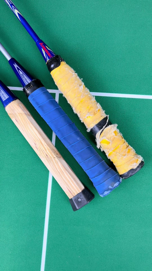 新羽毛球拍拍柄上的膜撕不撕图标