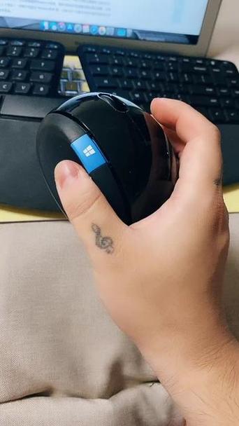 鼠标变成了左右滑动怎么办缩略图