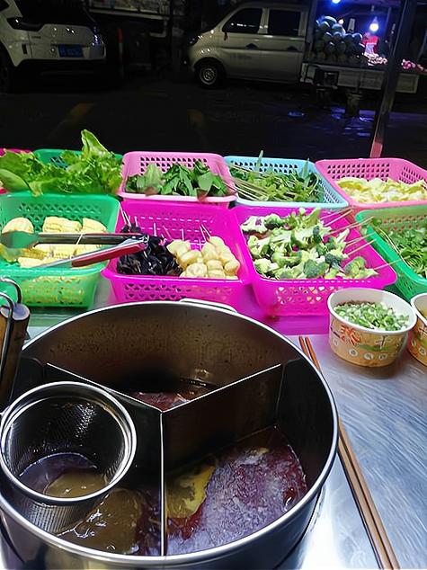 麻辣烫夜市摆摊图片