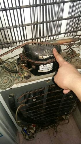 冰箱突然不制冷了灯还亮着,压缩机响一下就停缩略图