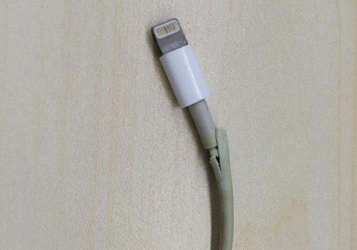 苹果数据线插着但是充不进去电游戏截图