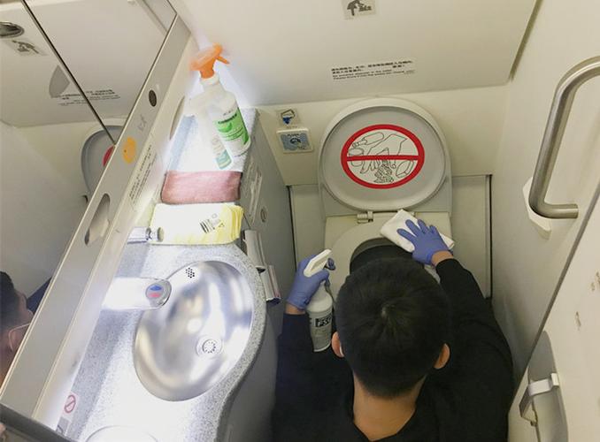 行李箱贴纸胶痕迹怎么去除缩略图
