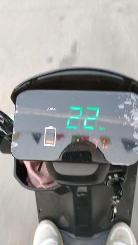 电动车电量不足显示图片