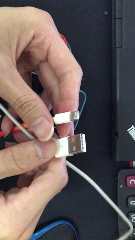苹果充电器上去起了黑点点怎么办