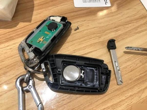 小牛电动车钥匙怎么换电池