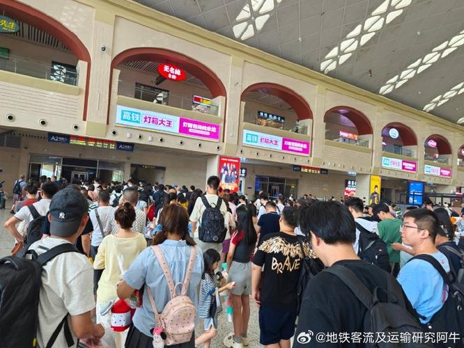 哈尔滨站和哈尔滨西站哪个更漂亮