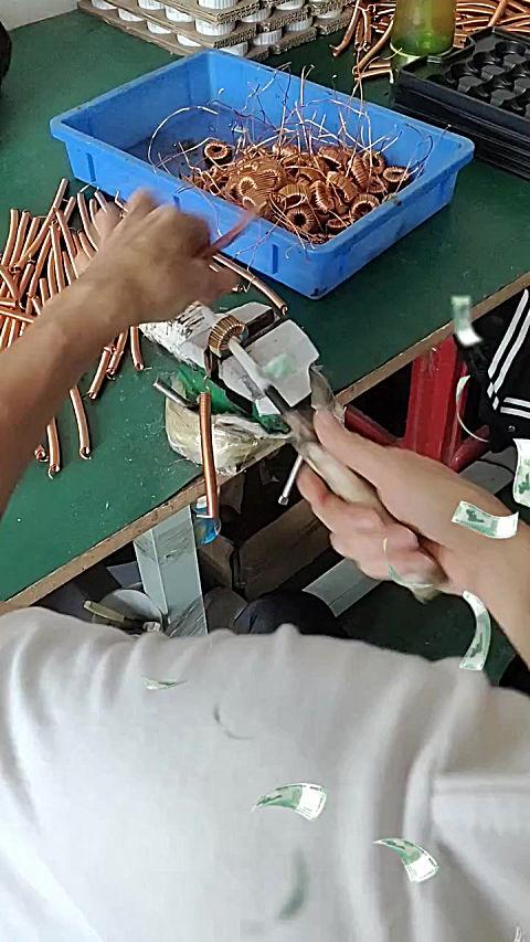 电子厂手工活绕线圈缩略图