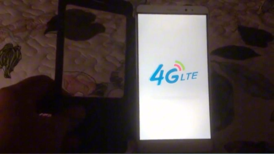 qq连着wifi睡着后变成4g图标